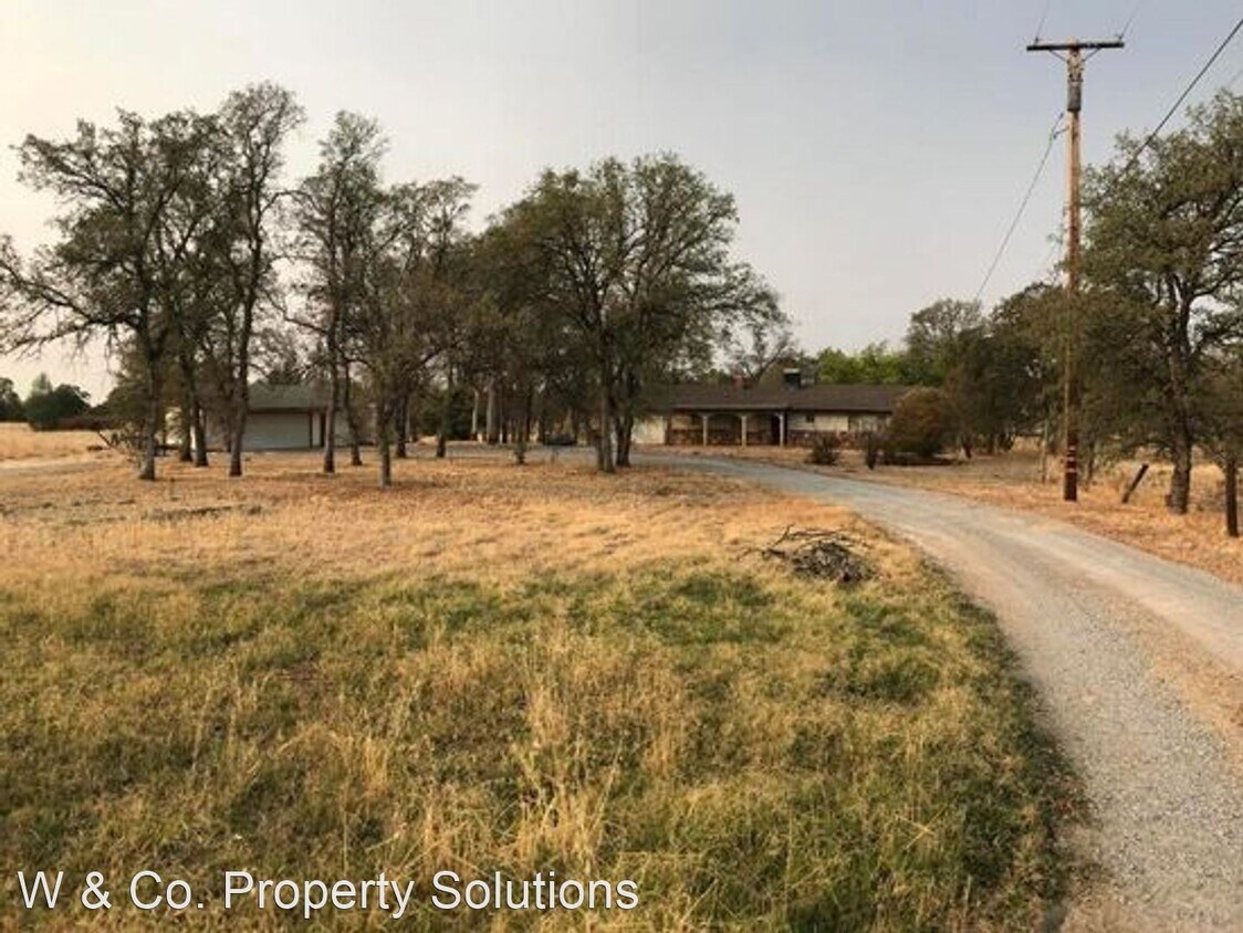 Foto principal - 3 br, 2 bath House - 220 Shasta View