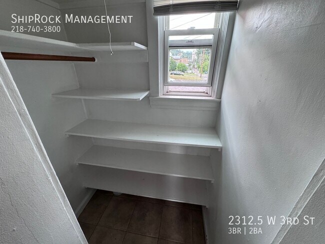 Building Photo - 2312.5 W 3rd St