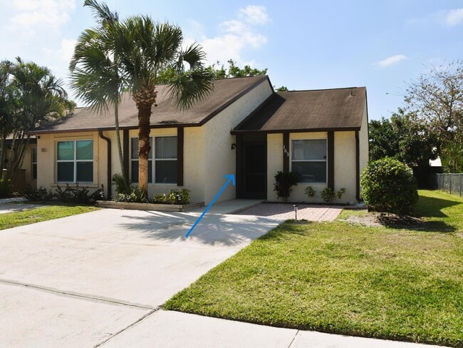 Building Photo - 163 Pinewood Ct