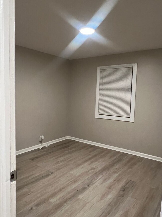 Photo - 1468 W 32nd St Apartment