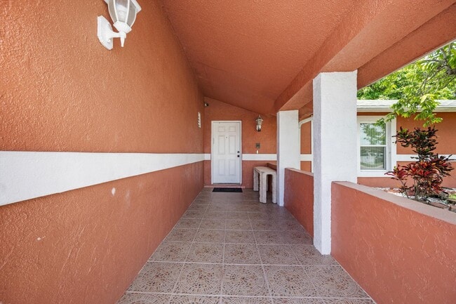 Building Photo - 4928 Marbella Rd S