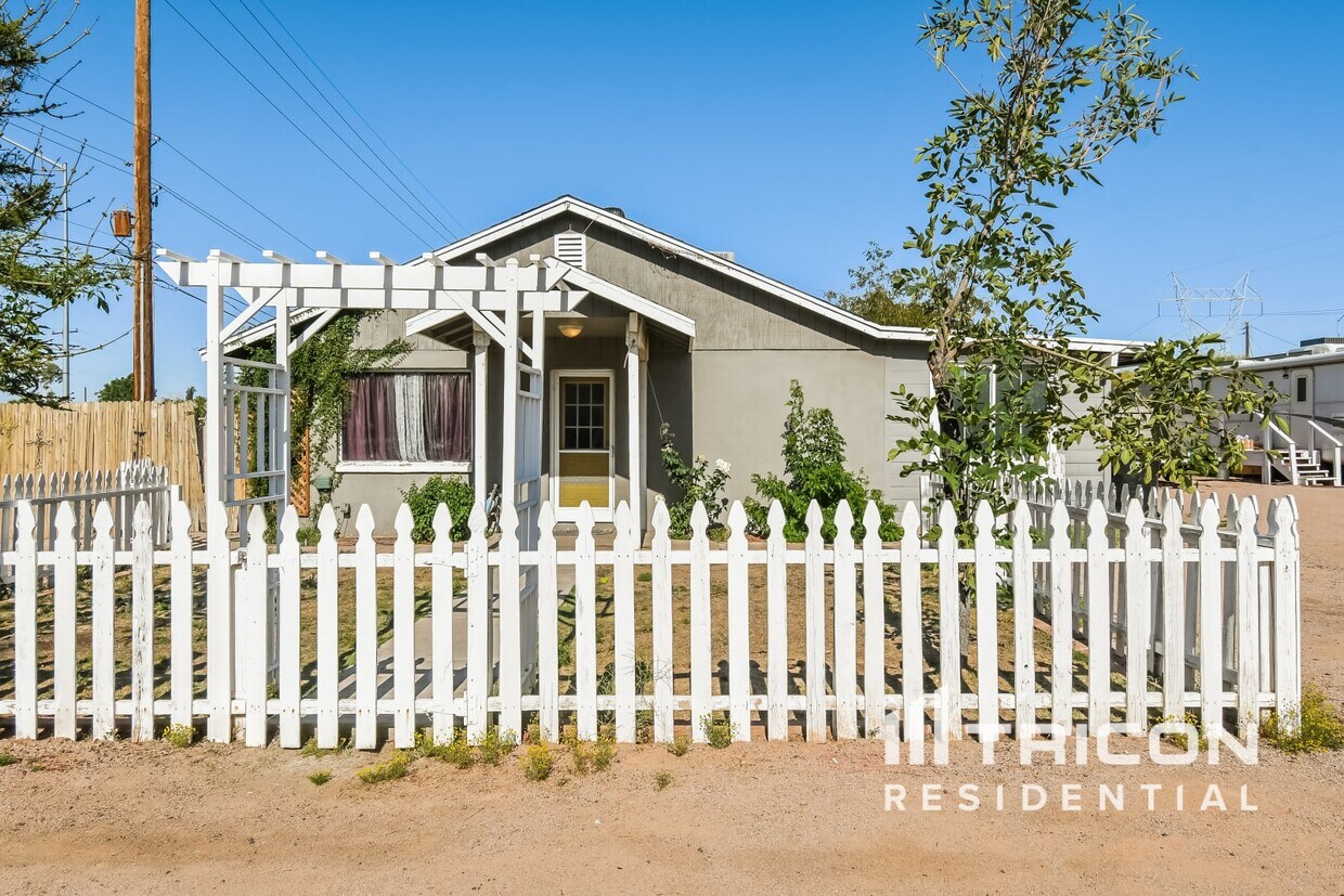 Primary Photo - 8310 E University Dr