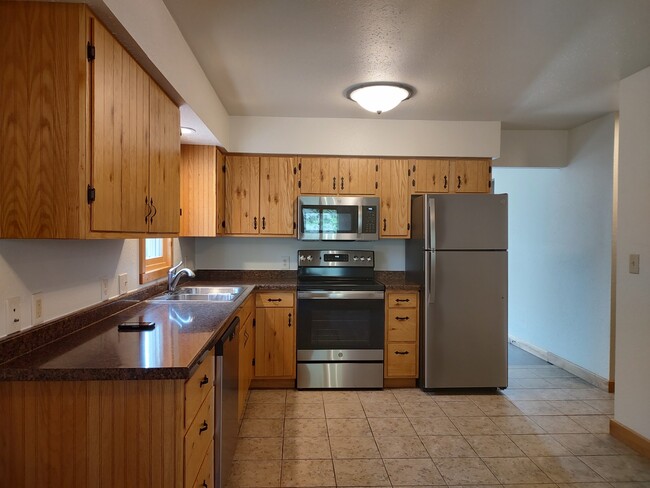 Kitchen - 715 Moreland Ave