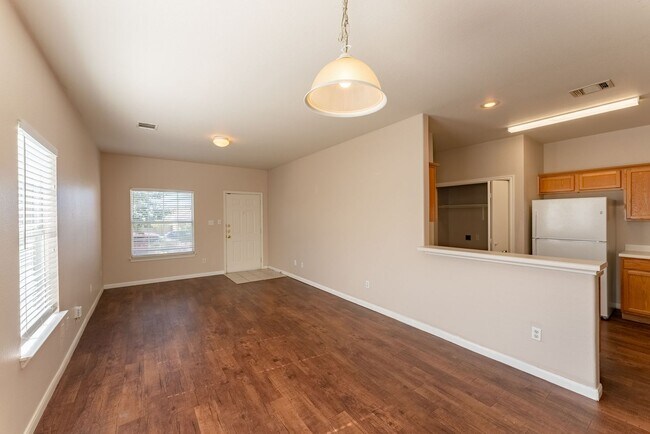 Foto del edificio - 2825 Southampton Way