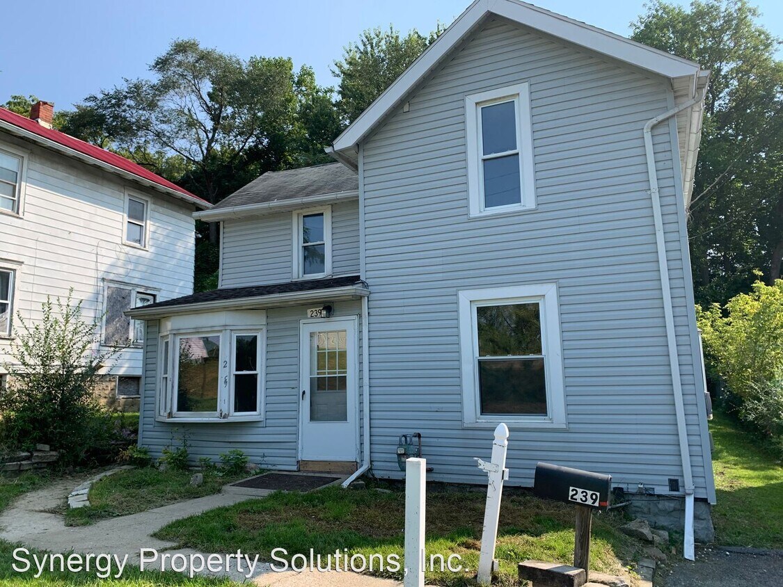 4 br, 2 bath House 239 Sturges Ave. Rich... House Rental in