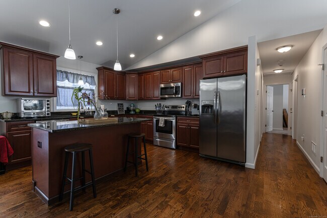Building Photo - 106 Shadybrook Ln