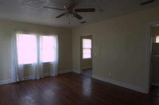 Foto del edificio - 1006 Druid Rd E