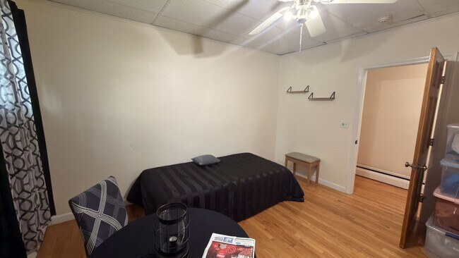 Building Photo - Gorgeous 1.5 bed with great location in Newton available NOW!
