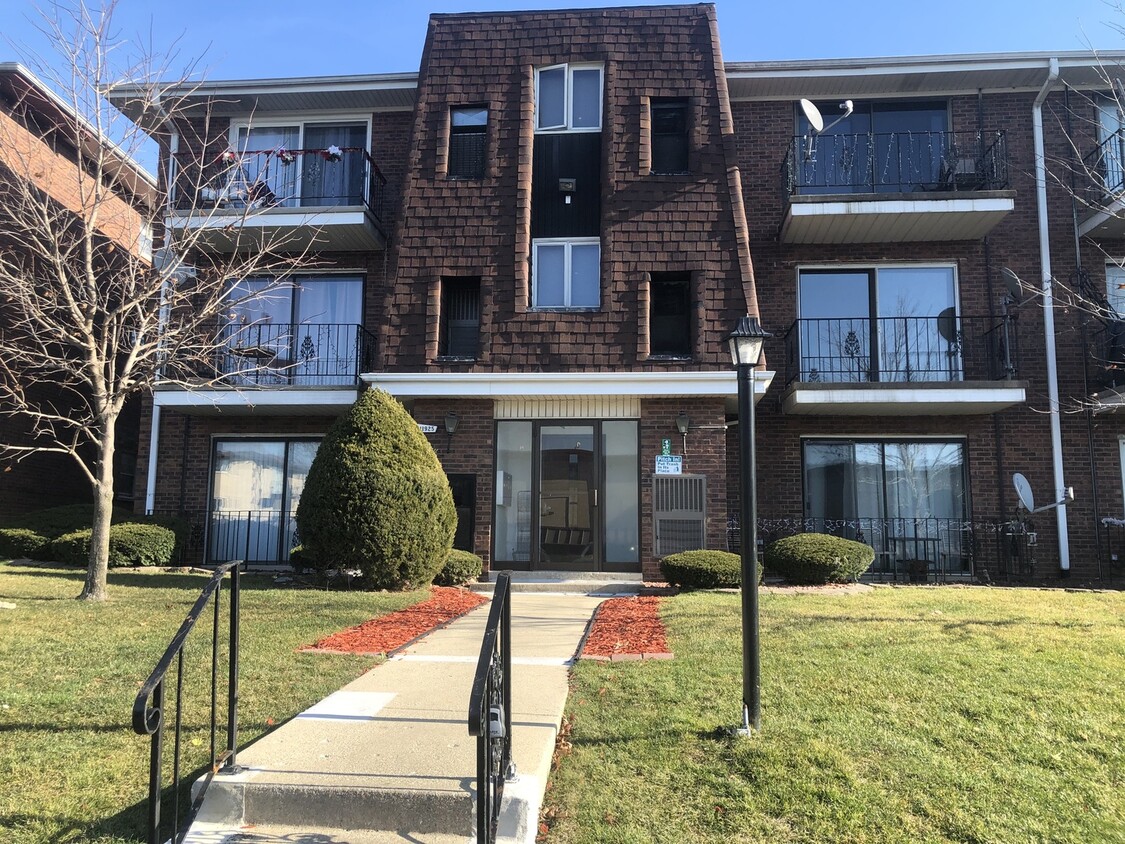 Primary Photo - 11925 S Lawndale Ave