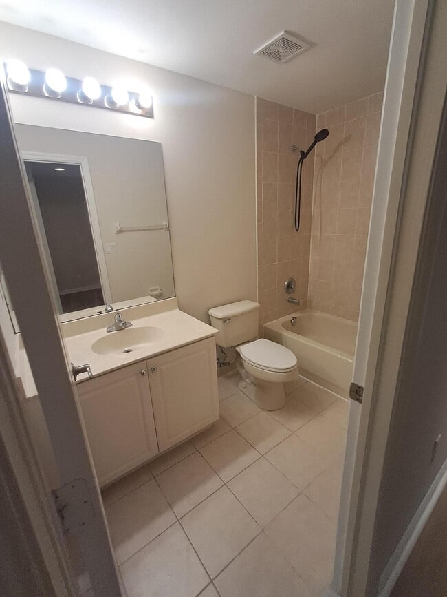 Foto del edificio - 265 River Bluff Ln