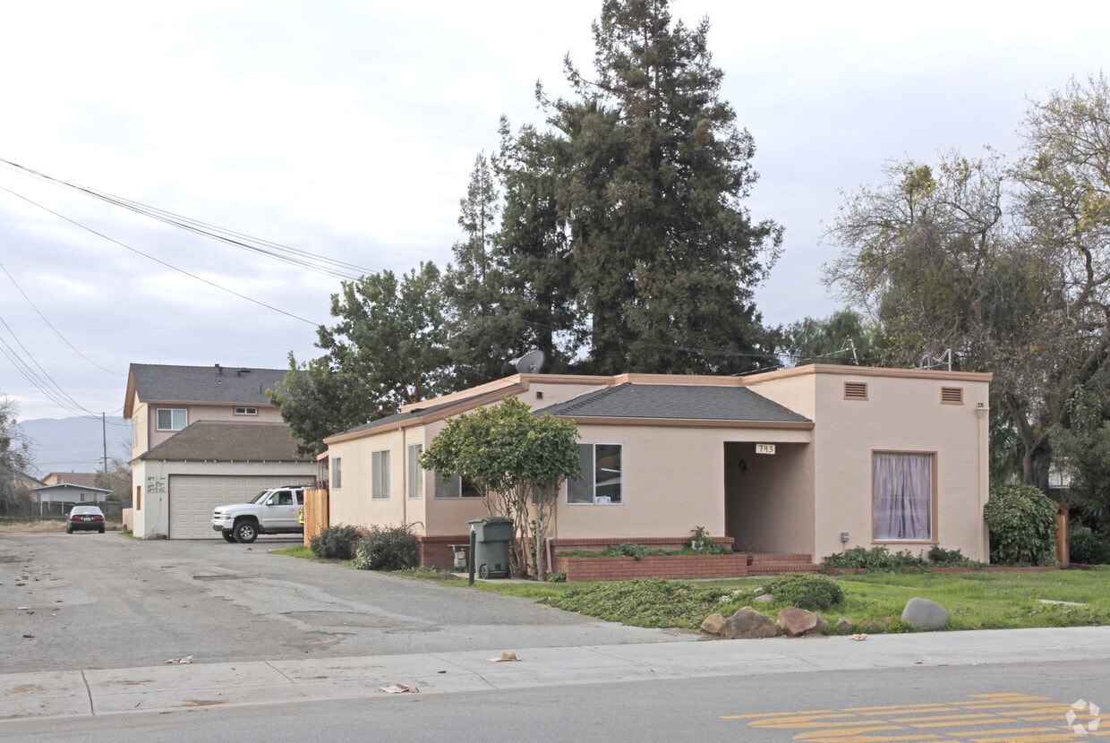 Primary Photo - 743 South St