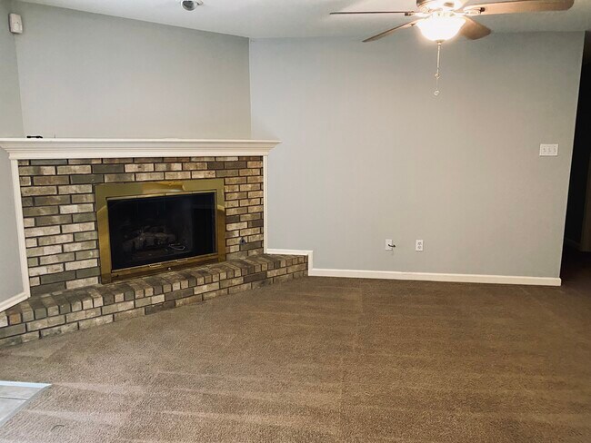 Building Photo - 19 Cedaridge Dr