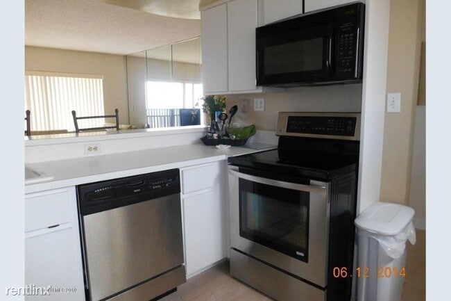 Building Photo - 5300 Ocean Beach Blvd