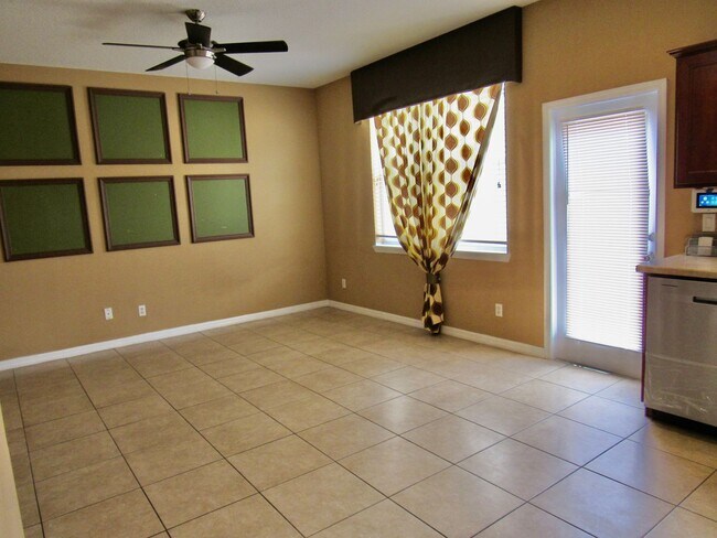 Foto del edificio - Beautiful 3-Bedroom Townhome with Resort-S...