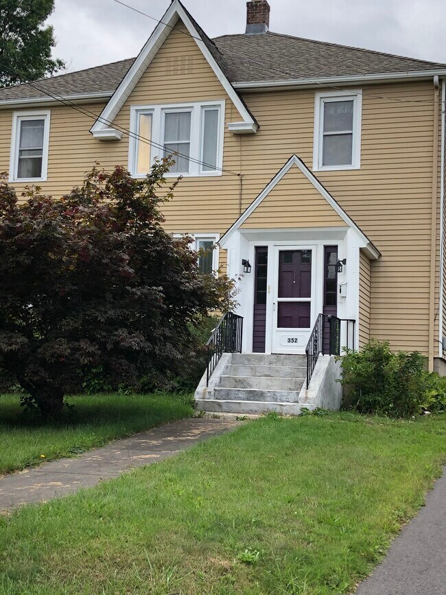 352 New Britain Rd Unit 2, Berlin, CT 06037 Apartments in Berlin, CT