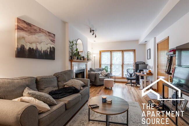 Building Photo - 1429 N Wicker Park Ave