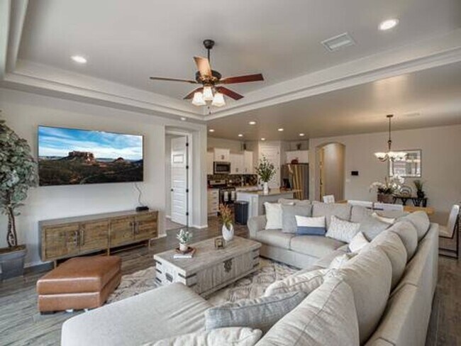 Foto del edificio - Beautiful East side House 3 Bed 2 baths & Office and more...