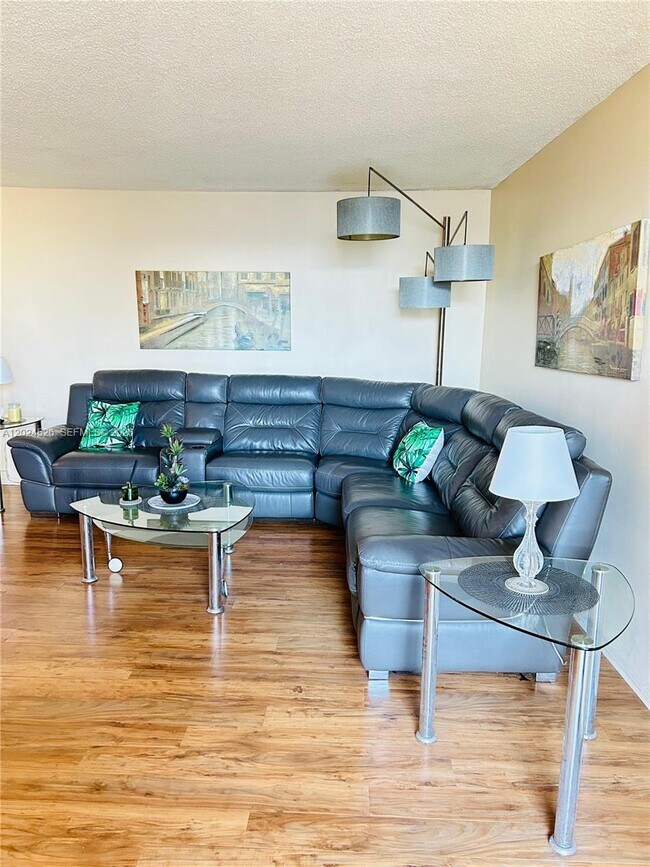 Foto del edificio - 800 Parkview Dr