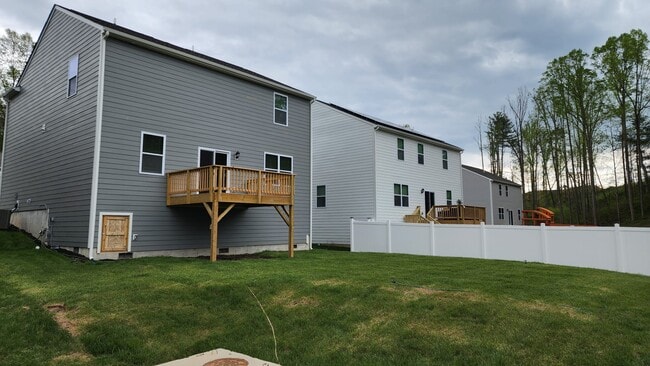 Building Photo - 560 Country Oak Dr