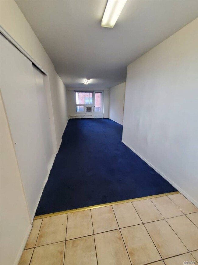 Building Photo - 97-10 62nd Dr