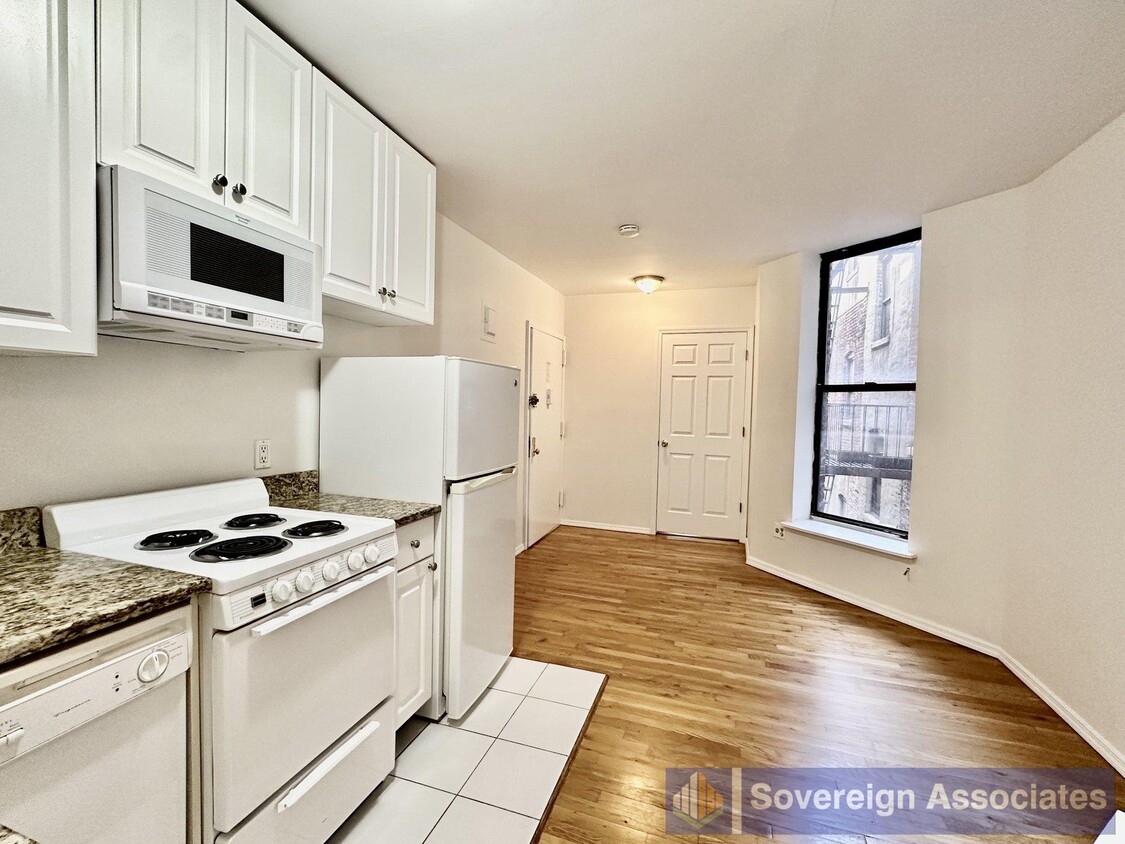 Primary Photo - 953 Amsterdam Ave