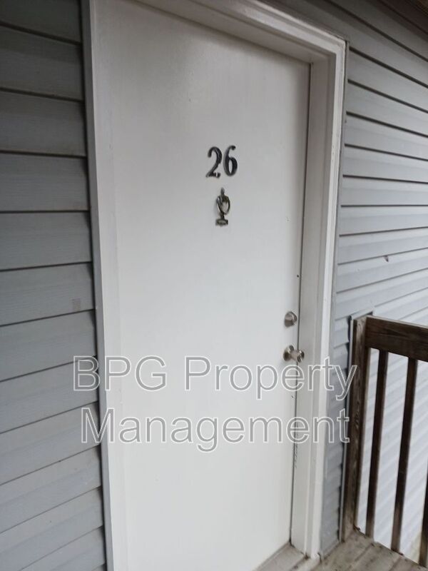 Building Photo - 123 Circle Dr