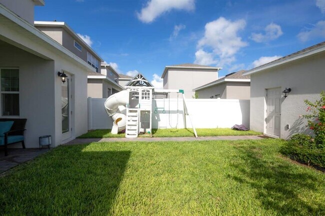 Foto del edificio - 15367 Gilligan Ct