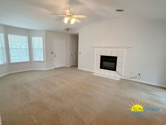 Building Photo - Charming 3 Bedroom Bungalow in Navarre!