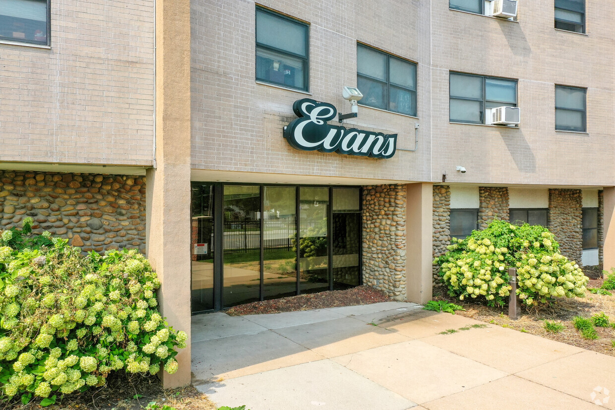 Foto del edificio - Evans Tower