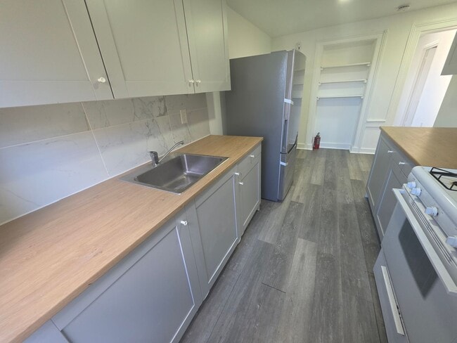 Foto del edificio - 2 bedroom apartment building - Poughkeepsie