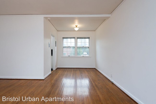 Foto del edificio - 5585 NE Sandycrest Terrace