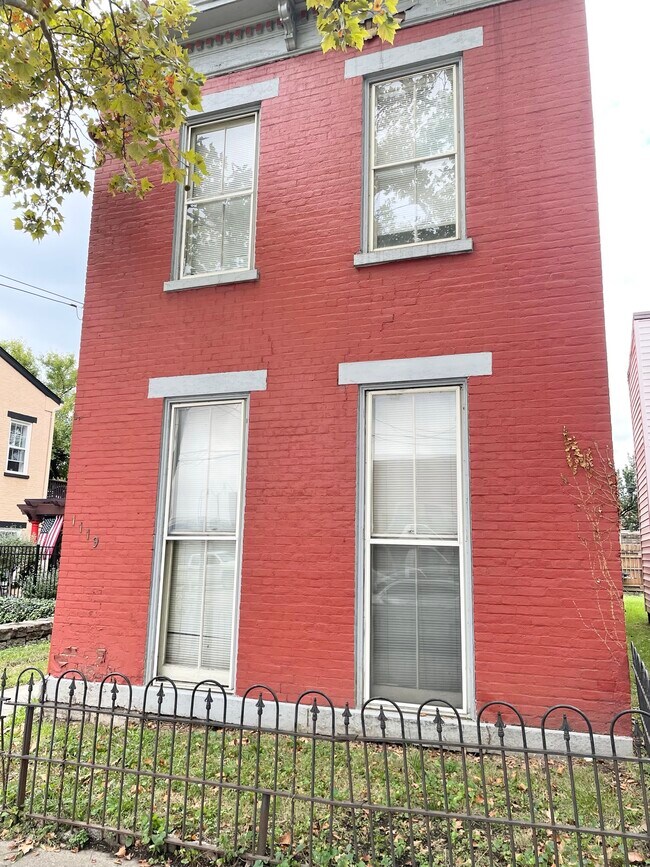 Building Photo - 1119 Russell St