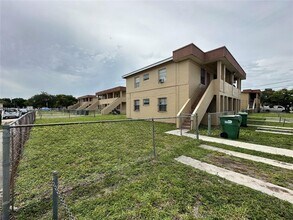 Building Photo - 4725 NW 33rd Ave