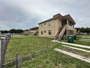 Building Photo - 4725 NW 33rd Ave