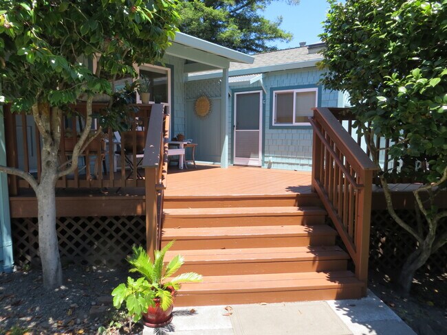 Deck entry - 130 Market St