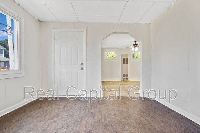 Building Photo - 313 Fenton St
