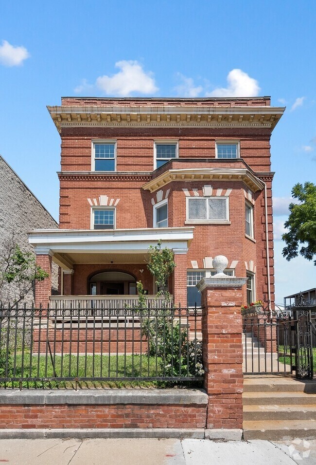 Building Photo - 4541 S Forrestville Ave