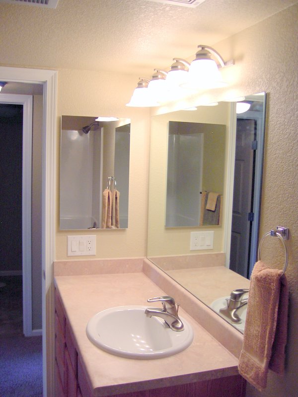 Large Full Bathroom - Eagle's Nest Condo/Apts