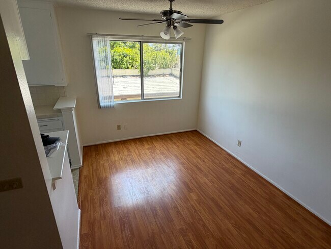 Unidad 4 - 4444 Whitsett Ave