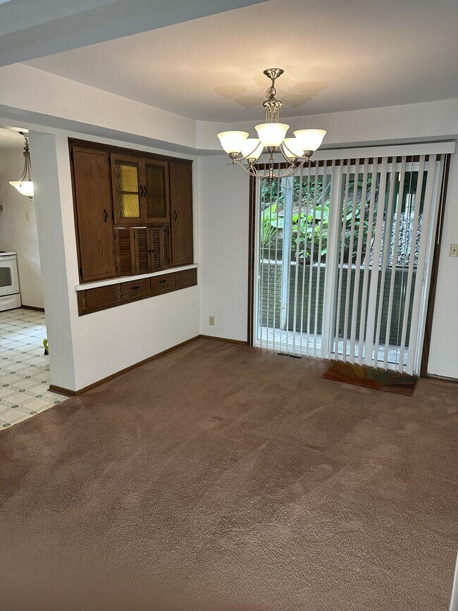 Comedor - 1331 Martha Washington Dr