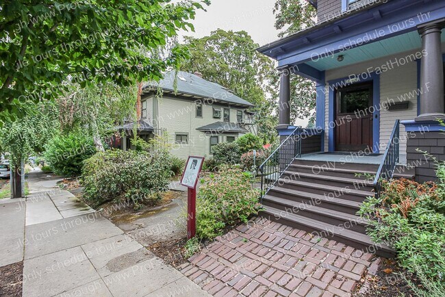 Foto del edificio - Historic Hazel Hall Poetry Park Home
