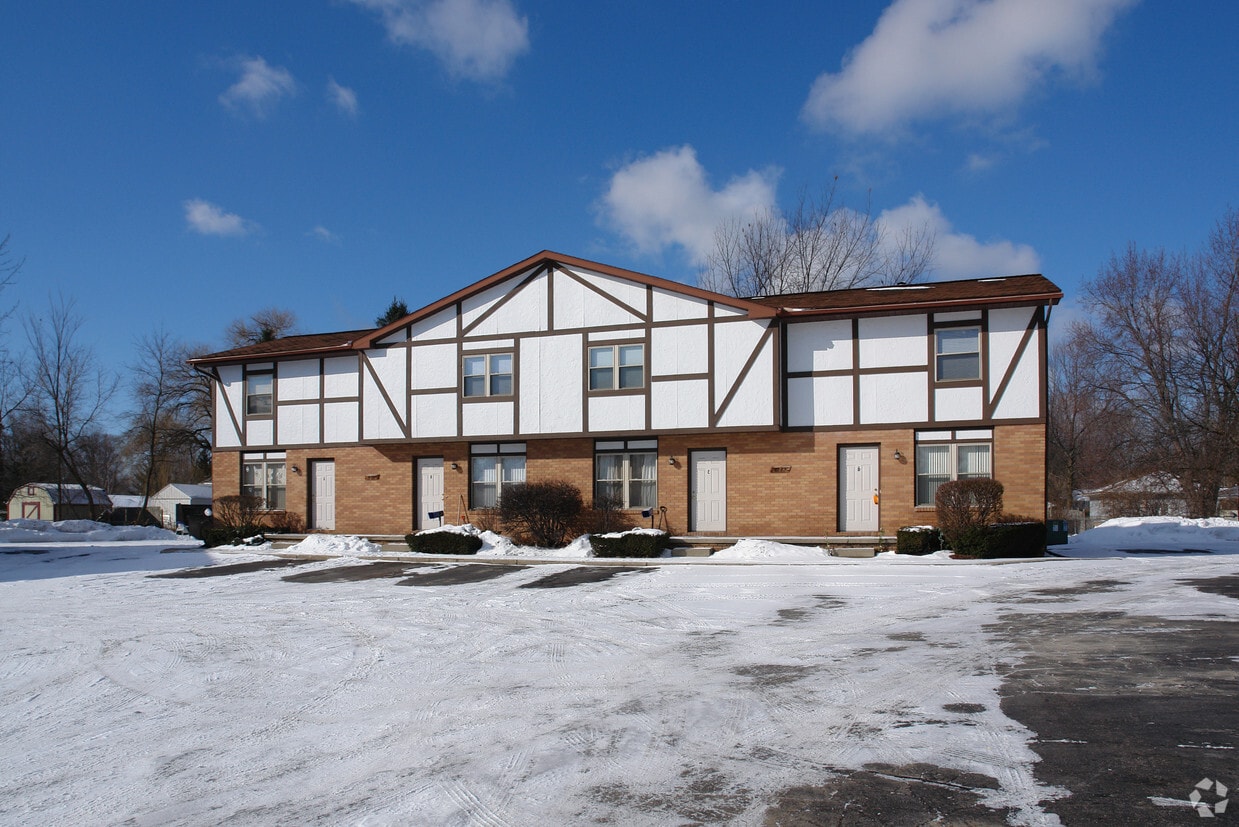 2193 Meadowlawn Dr, Holt, MI 48842 Apartments in Holt, MI