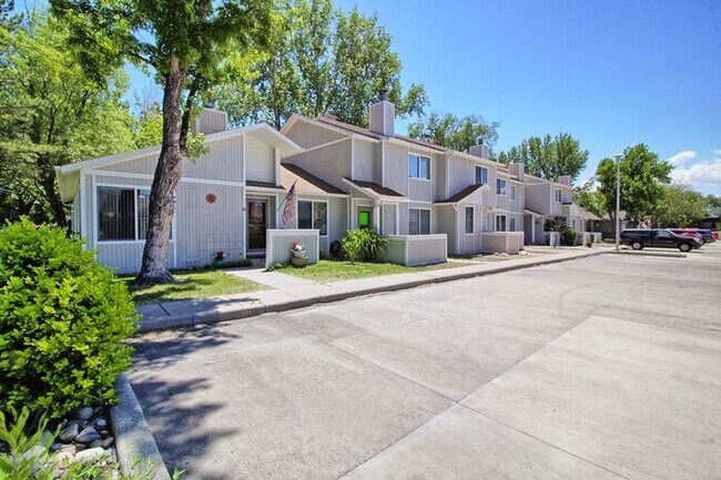 Foto del edificio - 2 Bed 1.5 Bath Near CMU