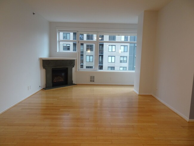 Building Photo - Chic 1-Bedroom Condo with Stunning City & ...