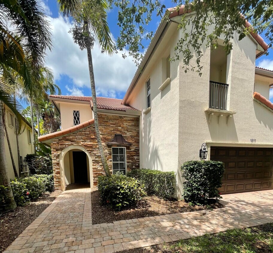 Primary Photo - 1811 Flower Dr