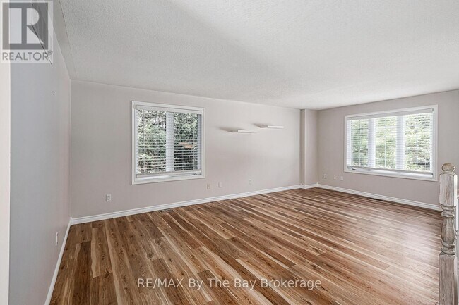 Photo du bâtiment - 72 57th St S