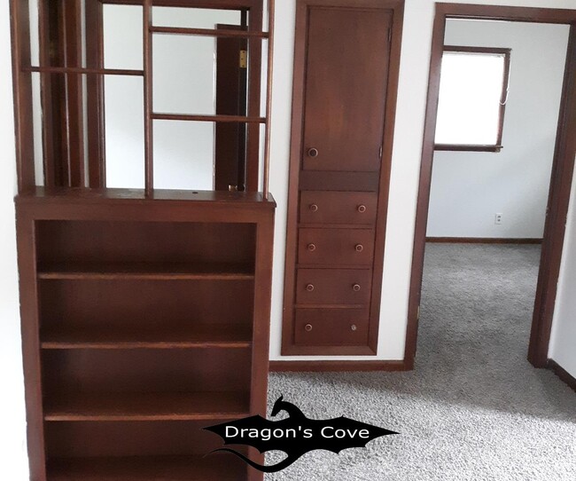 nice woodwork - 405 S Taylor St