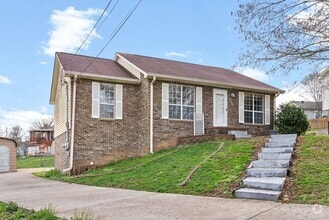Building Photo - 2025 Windroe Dr