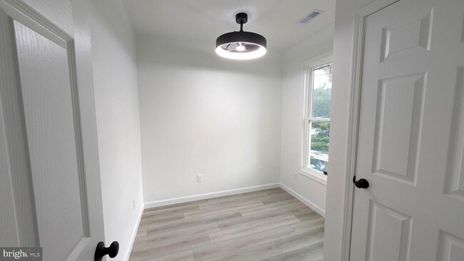 Building Photo - 150 Nightingale Ave