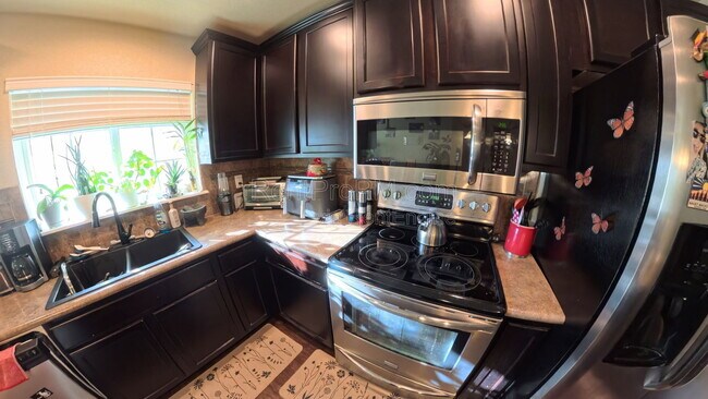 Foto del edificio - 5021 Brookfield Dr